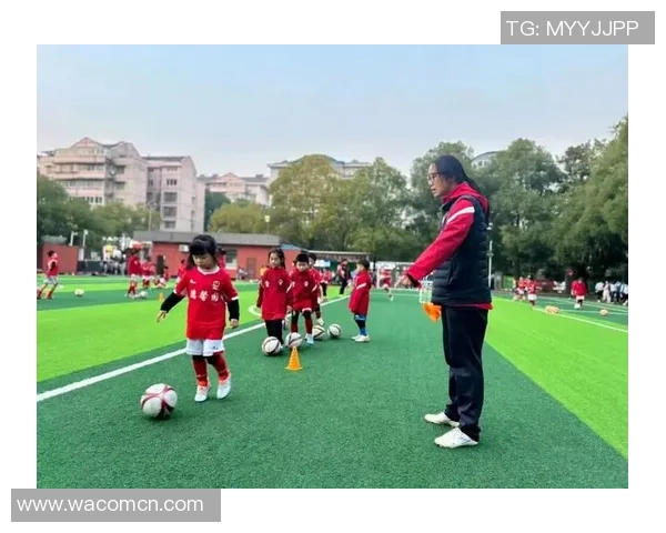 小旭足球:探索青少年足球训练的创新方法与成长之路 小旭足球:探索青少年足球训练的创新方法与成长之路